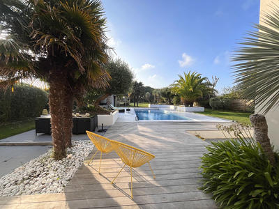 Maison - 214 m² - 8 pièces