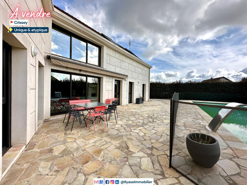 Maison - 273 m² - 8 pièces