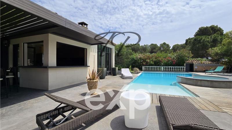 Maison - 230 m² - 7 pièces