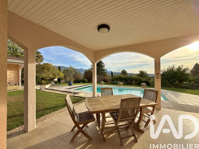 Maison - 210 m² - 8 pièces