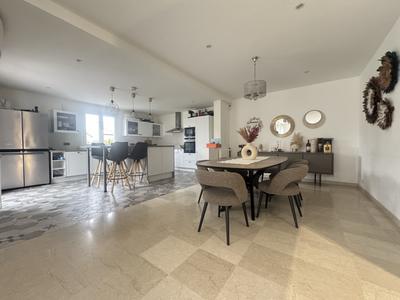 Villa - 200 m² - 6 pièces