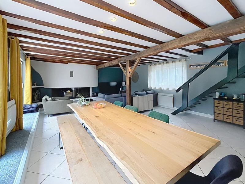Maison - 220 m² - 6 pièces