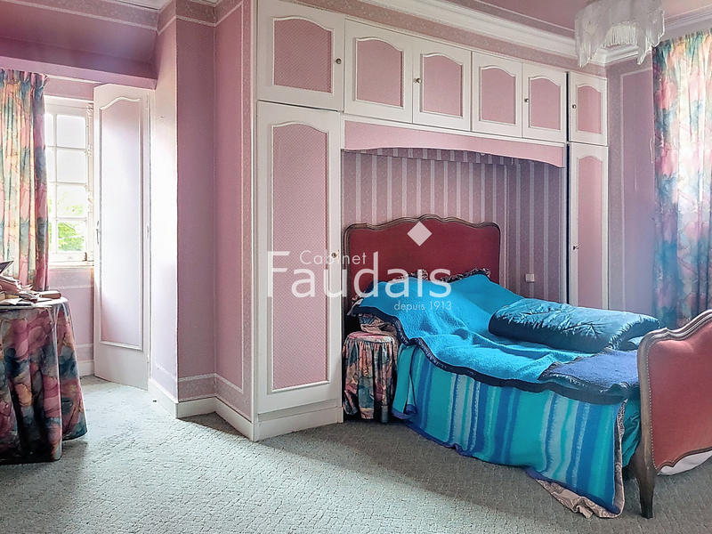 Maison - 255 m² - 11 pièces