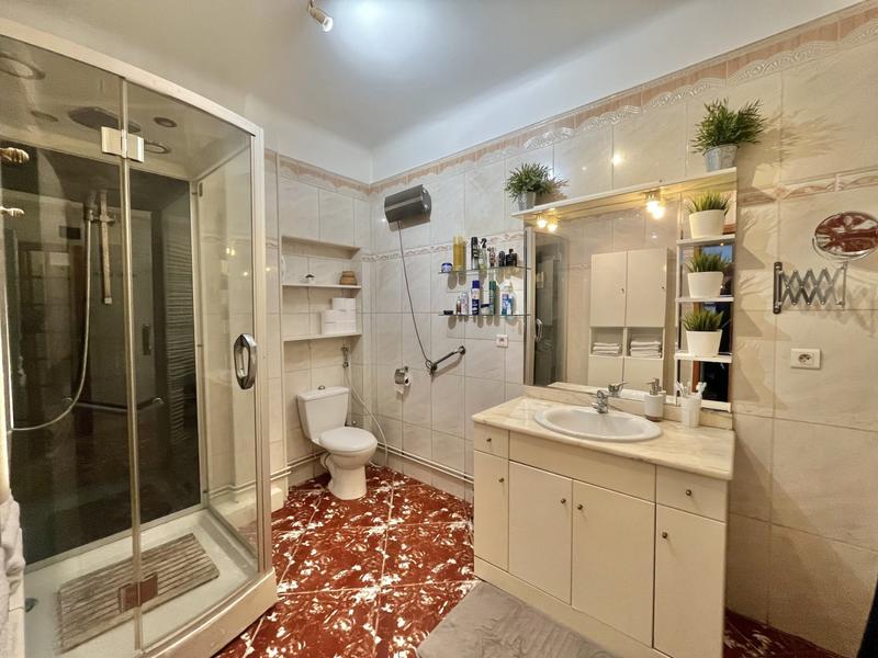 Maison - 230 m² - 10 pièces