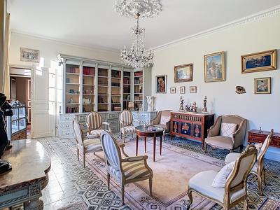 Immeuble - 600 m² - 16 pièces