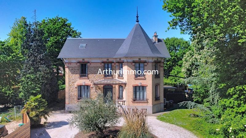 Maison - 280 m² - 10 pièces