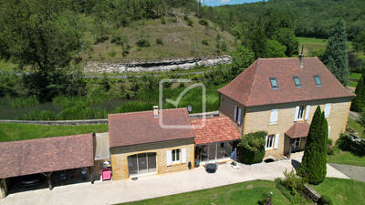 Maison - 279 m² - 9 pièces