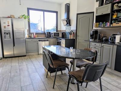 Maison - 195 m² - 6 pièces