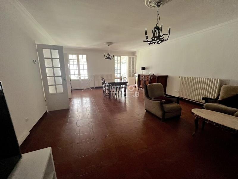 Maison - 220 m² - 5 pièces