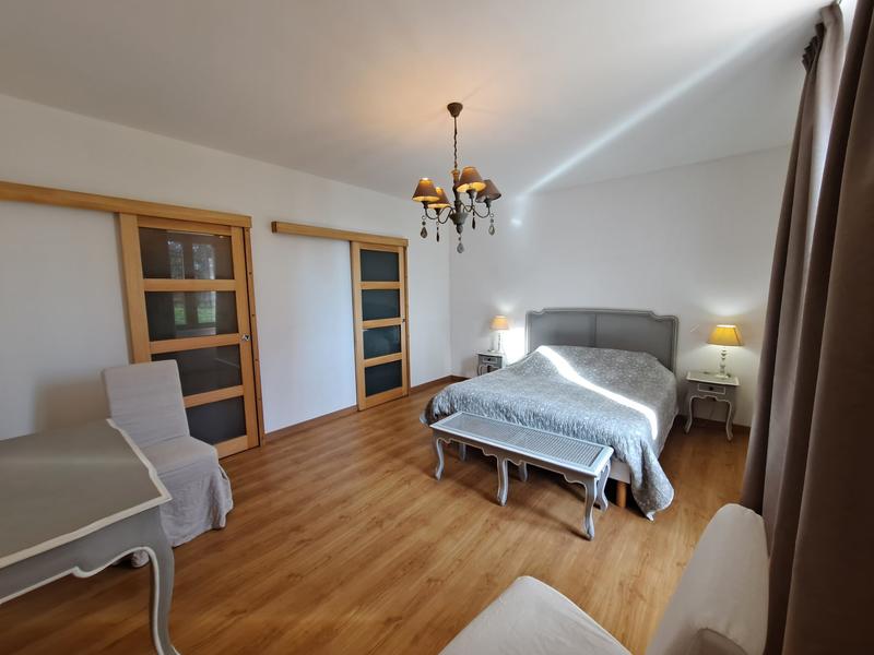 Maison - 375 m² - 10 pièces