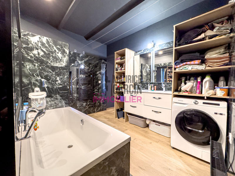 Maison - 260 m² - 10 pièces