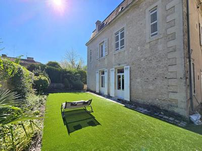Maison - 244 m² - 8 pièces