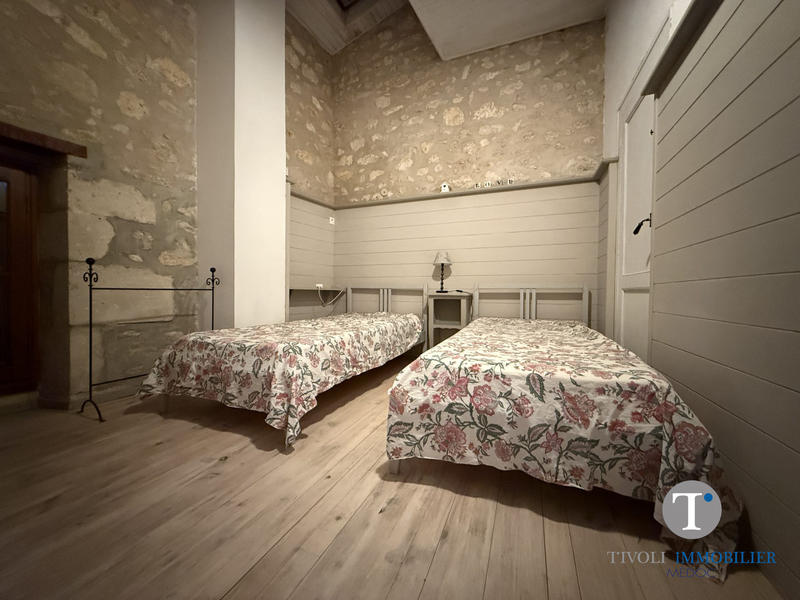 Maison traditionnelle - 234 m² - 8 pièces