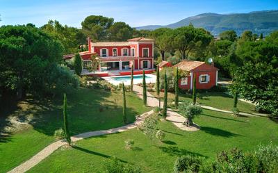 Maison - 400 m² - 9 pièces