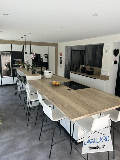 Maison - 180 m² - 6 pièces