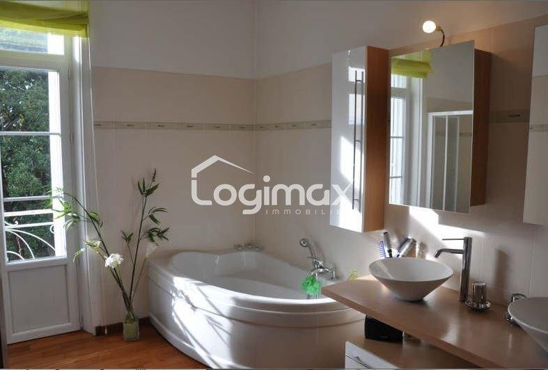 Maison - 230 m² - 6 pièces