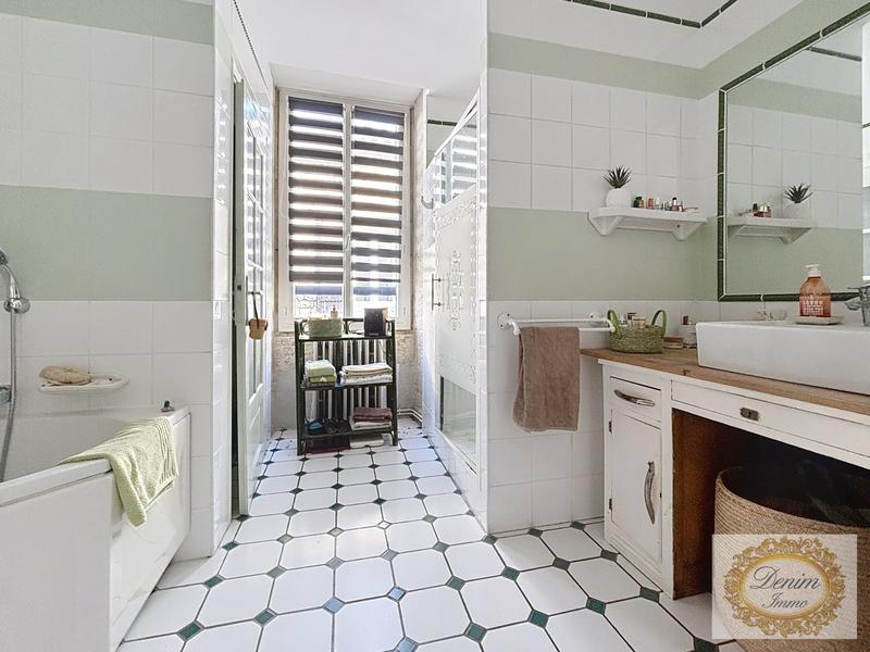 Maison - 213 m² - 6 pièces