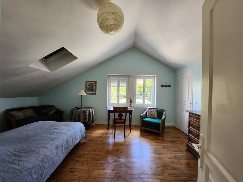 Maison - 218 m² - 9 pièces