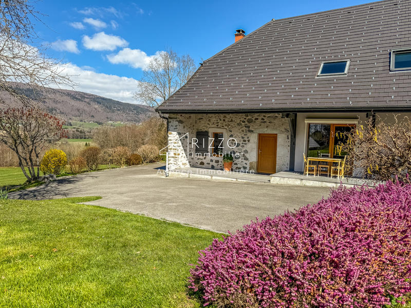 Maison - 202 m² - 8 pièces