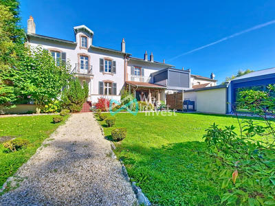 Maison - 445 m² - 7 pièces