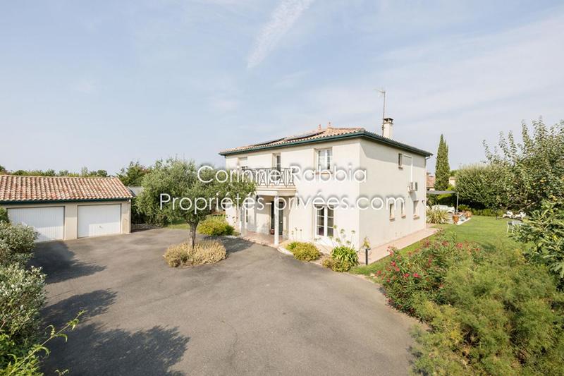 Maison - 240 m² - 8 pièces