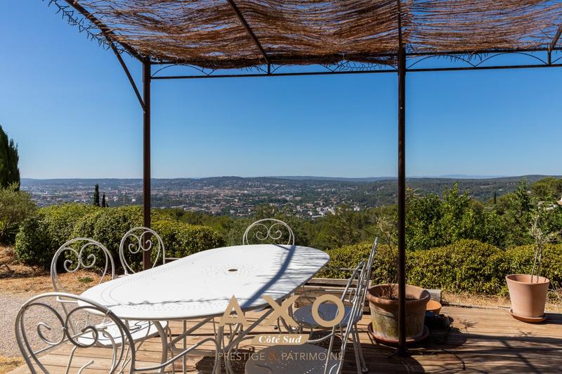 Maison - 200 m² - 7 pièces