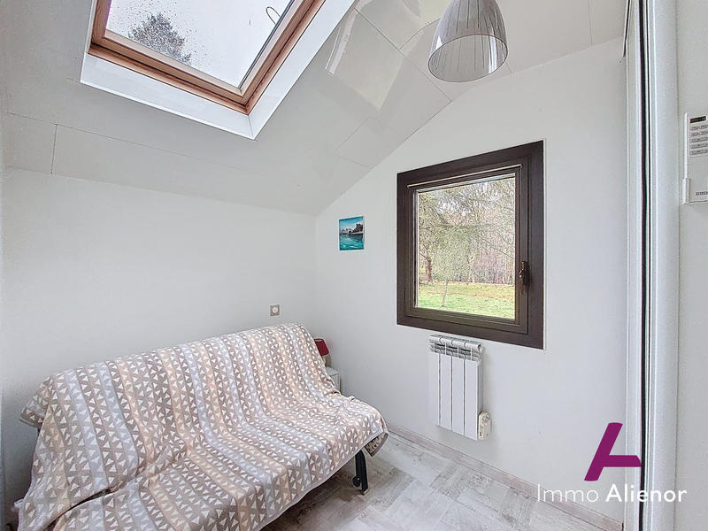 Maison traditionnelle - 145 m² - 11 pièces