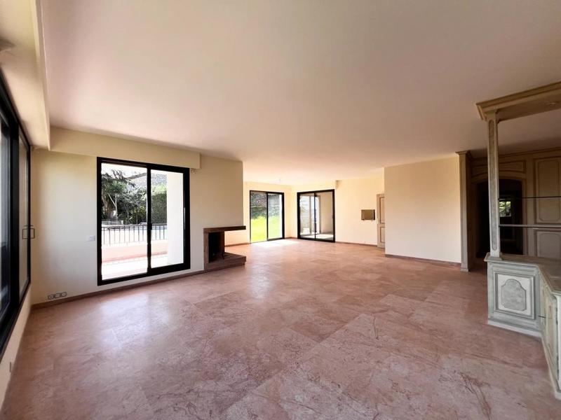 Villa - 302 m² - 5 pièces