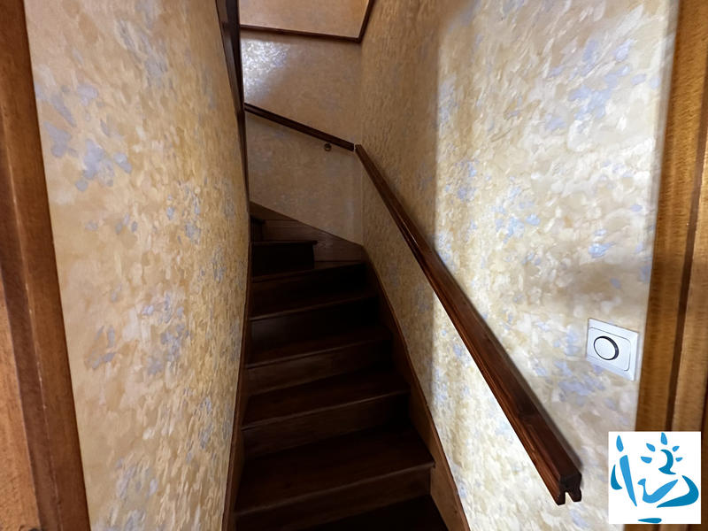 Maison - 180 m² - 8 pièces