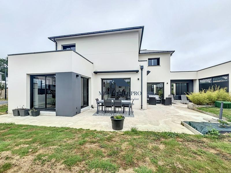Maison contemporaine - 151 m² - 7 pièces
