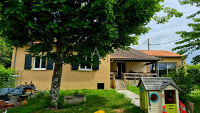 Maison - 161 m² - 8 pièces