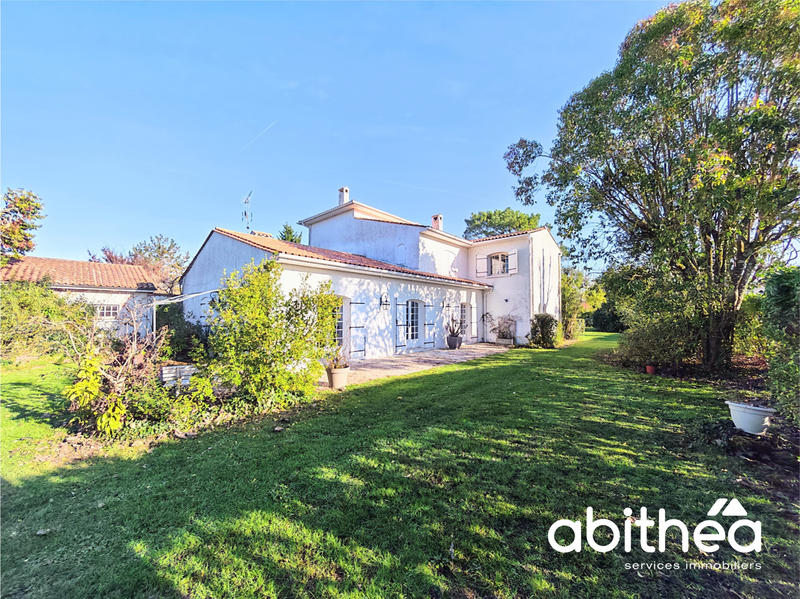 Maison - 250 m² - 11 pièces