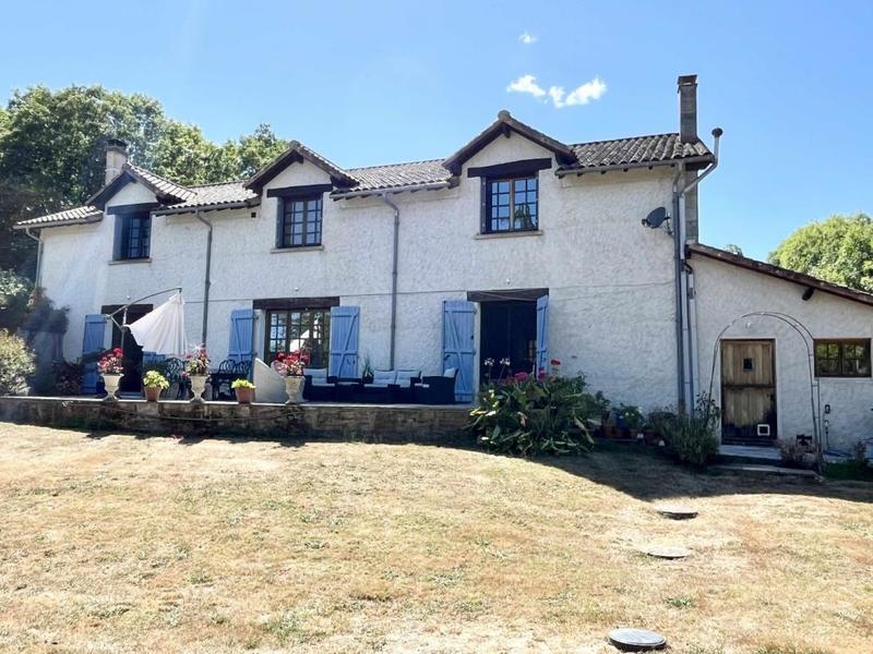 Maison - 285 m² - 8 pièces