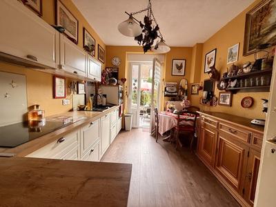 Maison - 252 m² - 11 pièces