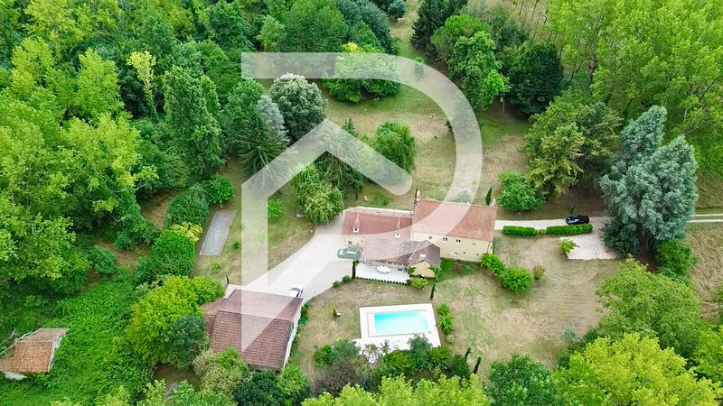 Demeure - 280 m² - 13 pièces