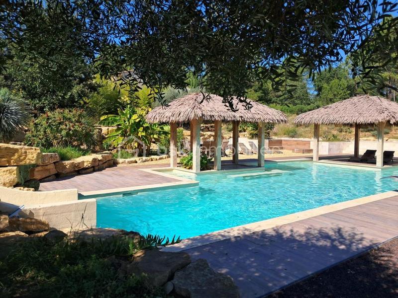 Propriété - 237 m² - 8 pièces