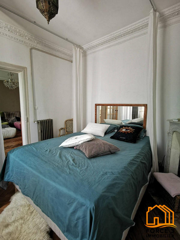 Maison - 250 m² - 11 pièces