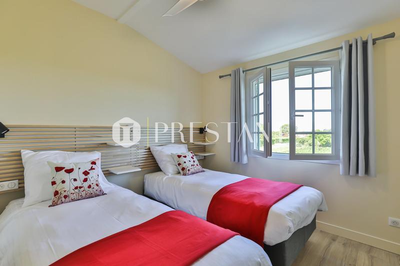 Maison - 240 m² - 9 pièces