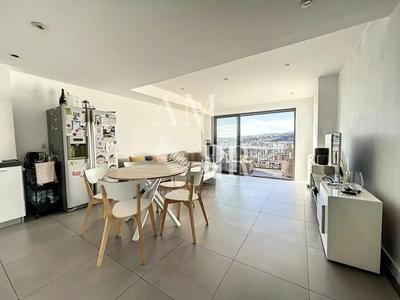 Appartement - 223 m² - 9 pièces