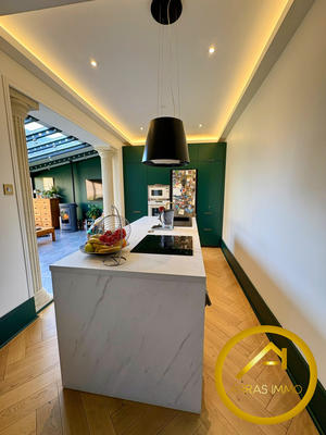 Maison - 260 m² - 8 pièces