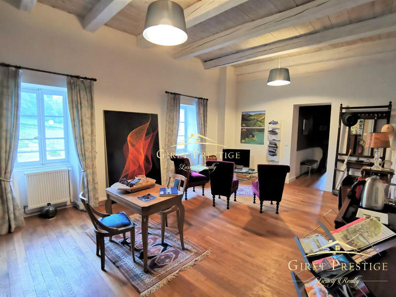 Maison - 600 m² - 12 pièces