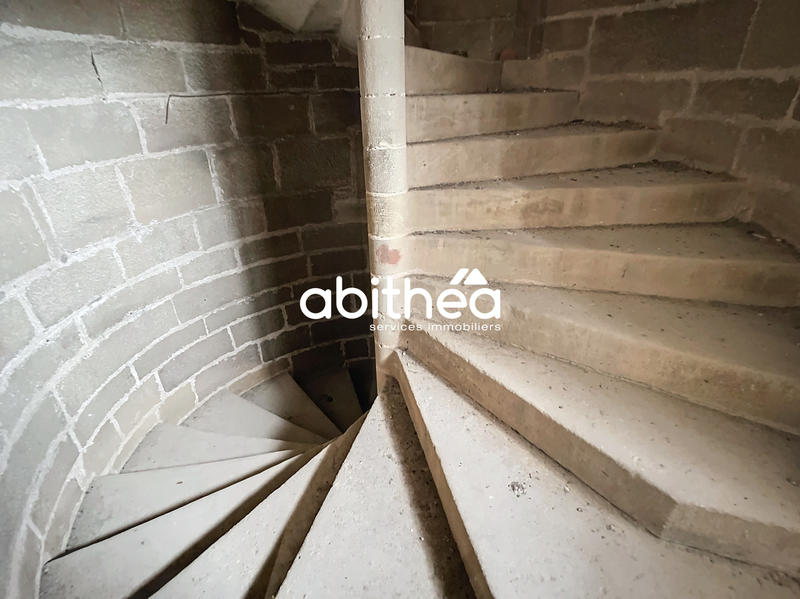 Maison - 360 m² - 2 pièces