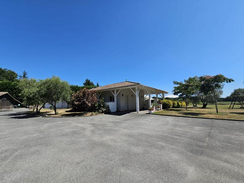 Propriété - 367 m² - 14 pièces