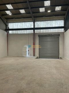 Entrepôt - 220 m²