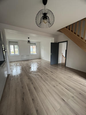 Maison - 90 m² - 4 pièces