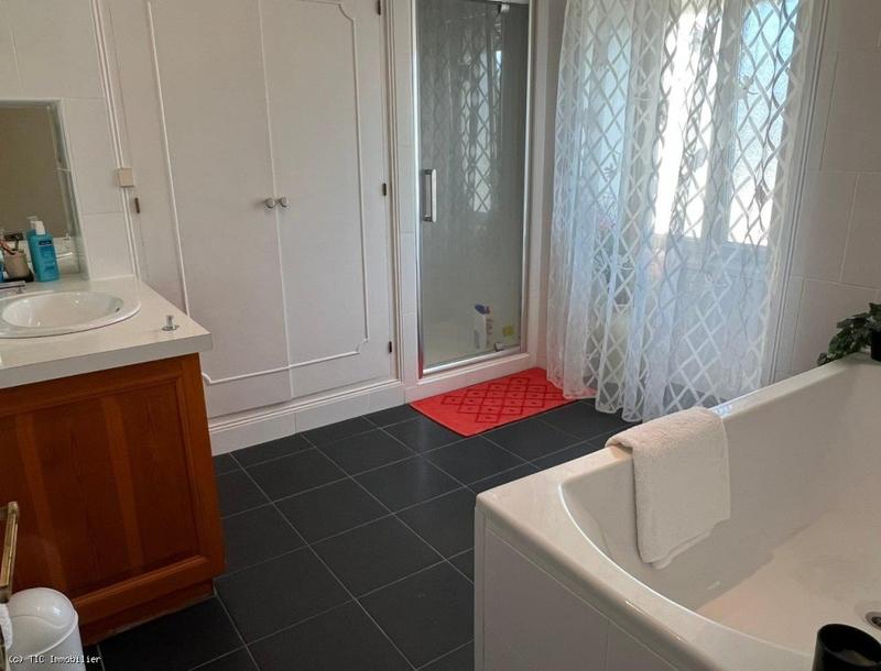 Maison - 302 m² - 9 pièces