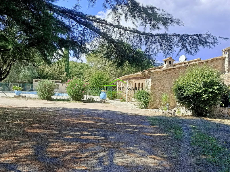 Propriété - 180 m² - 6 pièces