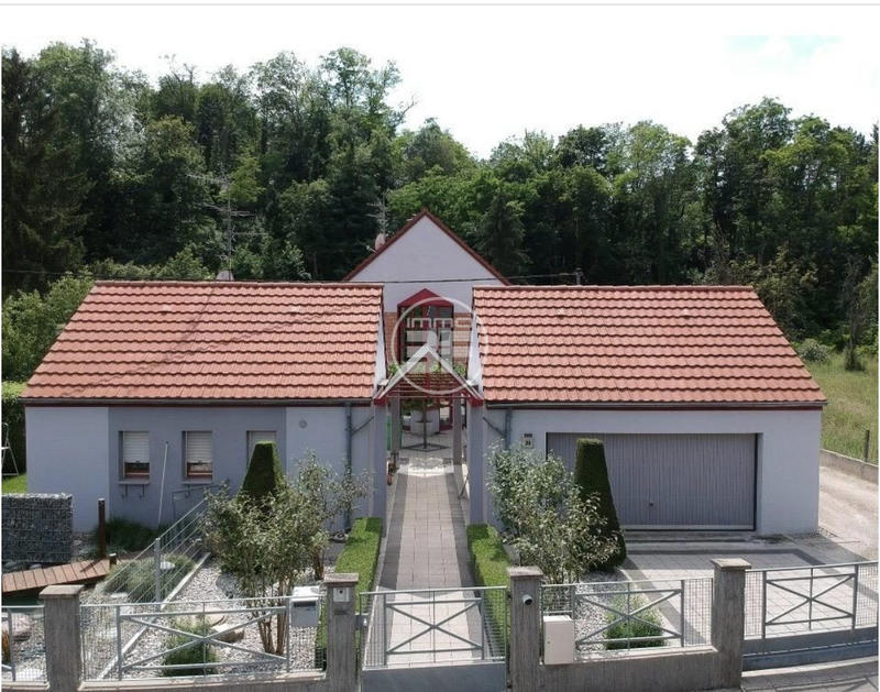 Maison - 196 m² - 7 pièces