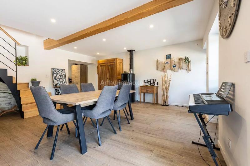 Maison - 226 m² - 8 pièces