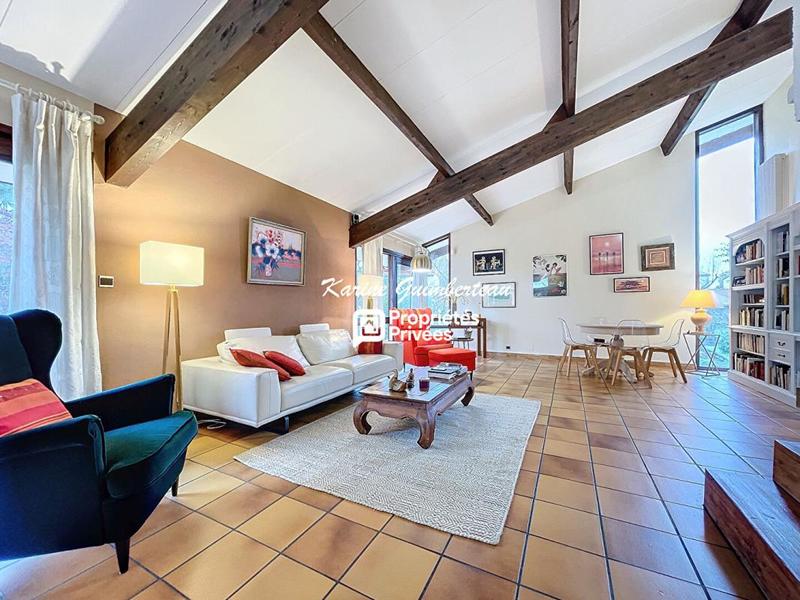 Villa - 213 m² - 6 pièces